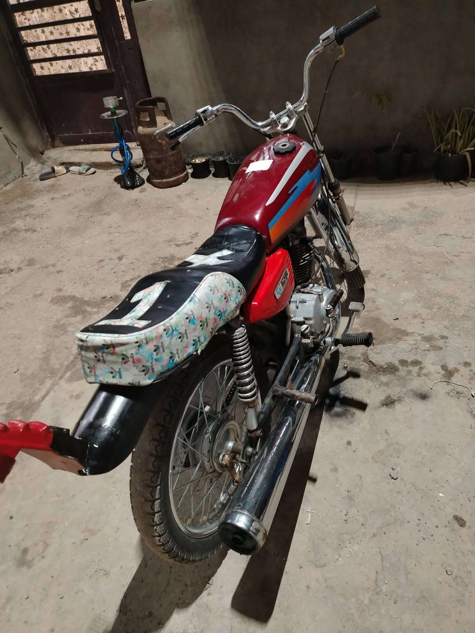 السلام عليكم دراجه اربعه كير للبيع كلشي مابيه شلعه معدل الدراجه كلك بس فول   عرضه ب300  وبيه مجال قليل ماكني طويريج ام روايه البحسون رقمي***********
