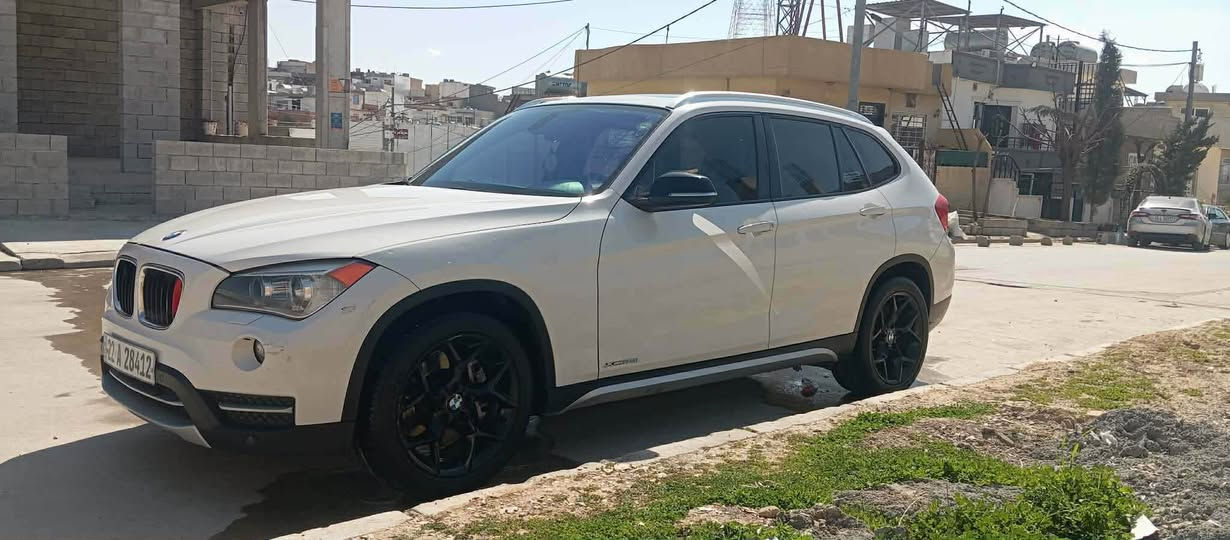 BMW  X1 بۆ فرۆشتن مۆدێل 2013 یە  سەیارەکە کلینە بێ دەعم و لێدراوی  قەترە بۆیاخی نیە سڵایت گەورە و پانۆڕاما   گێڕ و مەکینە و کارەبایات بە شەرت  سەیارەکە 6 بستۆنی مەکینە بەنزینە لە ساردی کەمێک سەوتی دیجیتاڵی هەیە و بەس لە گەرم بونا نامێنێت  هەموی  بە شەرت تایە و ڕۆنی تازەیە 
سەنەوی هەتا 2030 تازەیە 
بە شەرتی تەحویل و خرامە
سەیارەی مەعرەز نیە و هی ماڵ و دەستی خۆمانە 
سەیارەکە لە سلێمانیە 
نرخ / 105 گەڵا و کەمێک معامەلە 
ژ.م / *********** السليمانية, العراق
