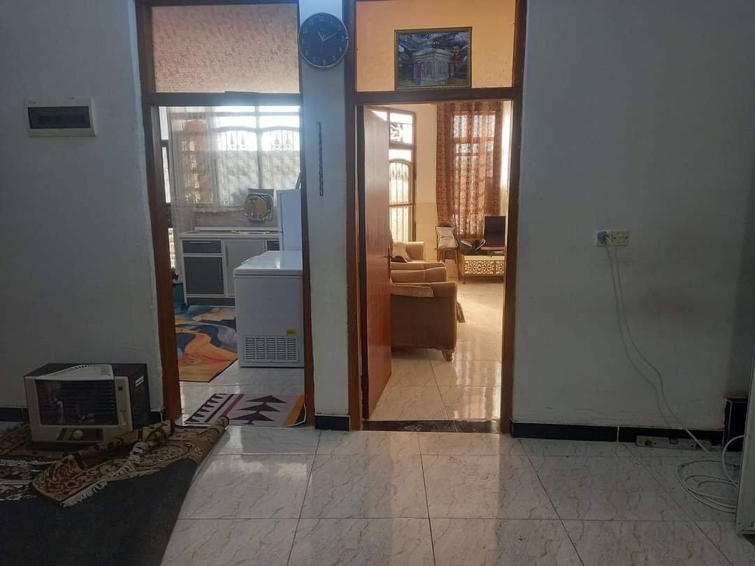 السلام عليكم يوجد لدينا دار للبيع مساحه 320 متر واجهه 8 ونزال 40 يحتوي الدار على ستقبال +مطبخ +صاله +غرف نوم عدد 2 +حمامات عدد 3 جميع الخدمات موجوده ماء وتبليط وكهرباء ومدارس نوع الملك قانون 117 العنوان بغداد الدوره مدخل البوعيثه الهواشة مقابل صيدلية البسمه الاستفسار اتصل على هاتف *********** /***********
