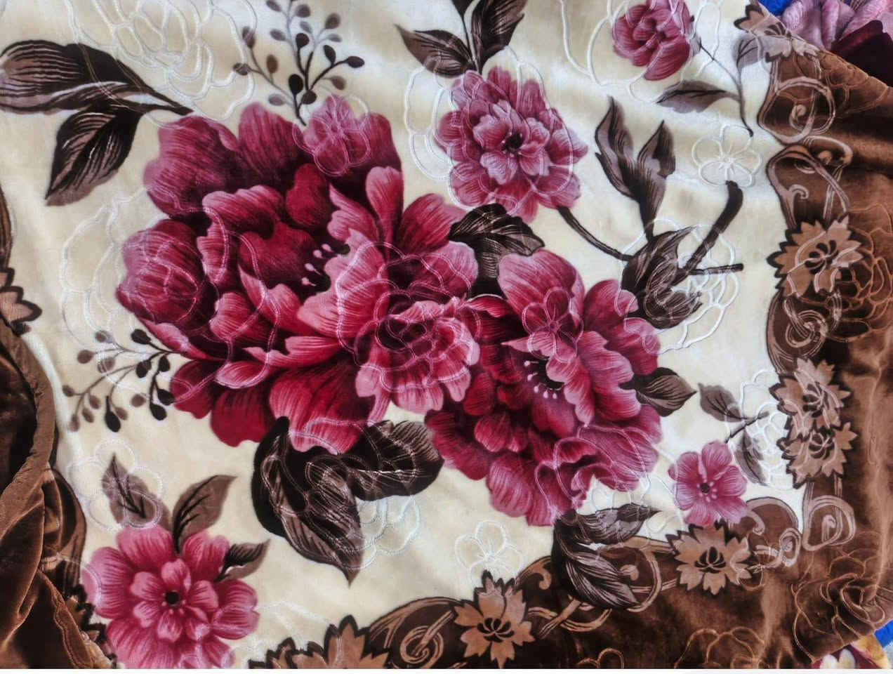 سلام عليكم يوجد لديك  بضاعه جديده بطانيات قديفه مقدف حفر نفرين باله بانسب الزوج ب25 ويوجد لدينا توصيل الاستفسار على الرقم التالي ***********
