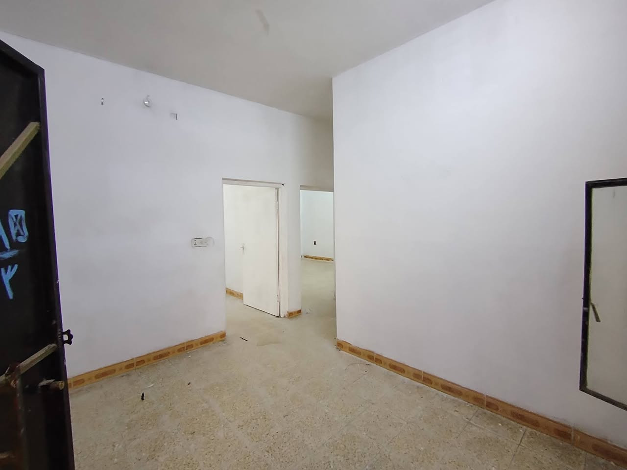شقة أرضية للايجار بطريق بغداد قرب عمارة الجدوع غرفتين وصاله ومطبخ وصحيات ايجاره ٢٥٠ نهايتها
*********** واتساب تليكرام اتصال
*********** واتساب تليكرام اتصال
