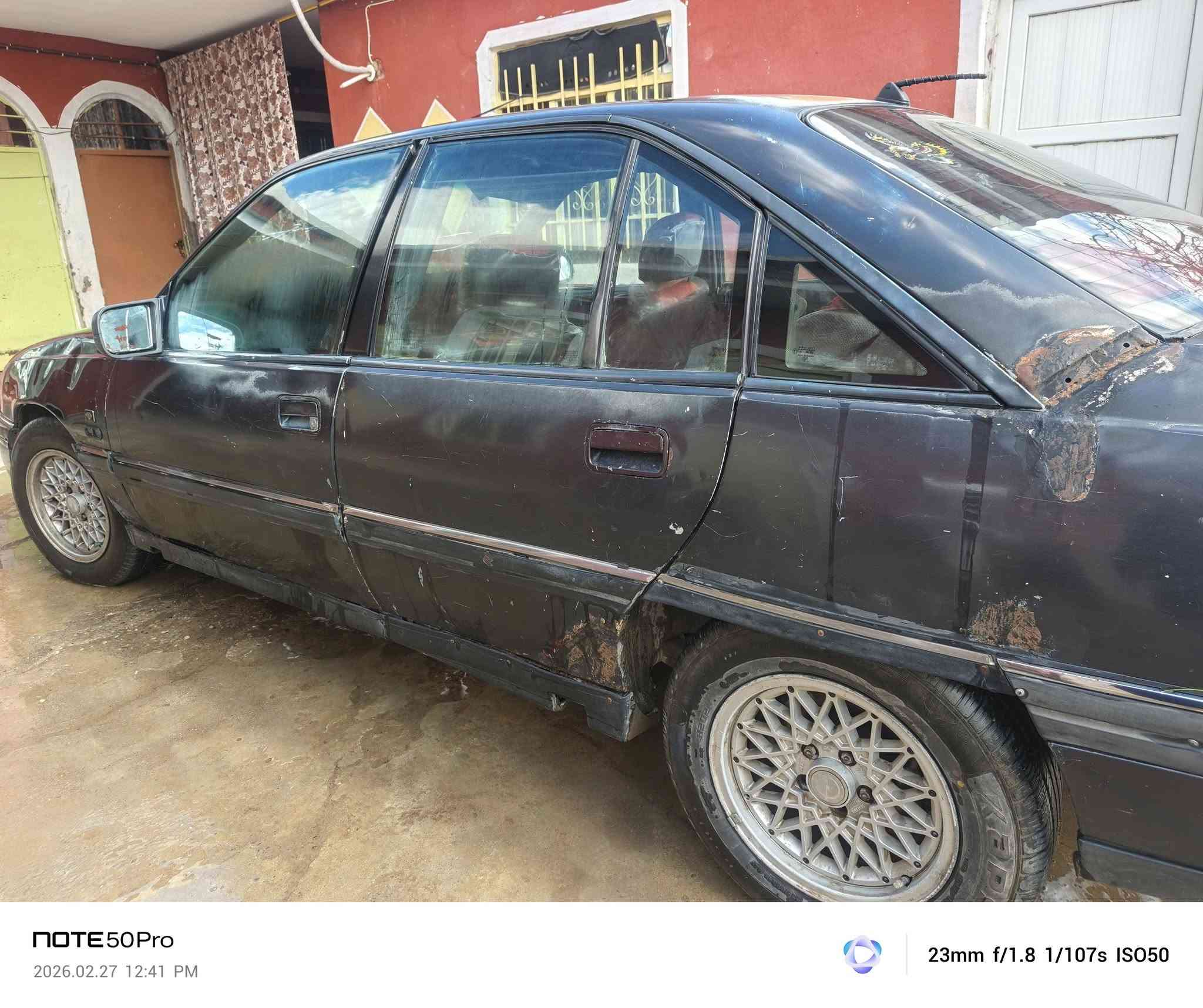 السعر 20 ورقه***********
