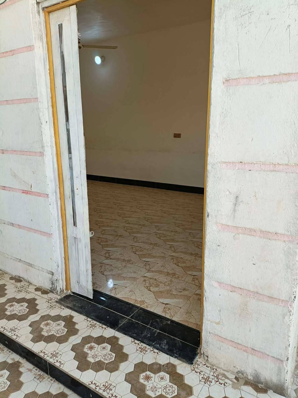 للبيع بيت طابو زراعي سند (25)

- المساحة: 200 متر².
- معاملة التطويب كاملة في البلدية.
- يتكون من:
  - غرفتين نوم.
  - صالة.
  - استقبال.
  - مطبخ.
  - صحيات.
الشارع مخدوم ماء و مجاري

📍 الموقع: حي الكرار.
يبعد أقل من 50 متر عن شارع 30 الرئيسي.

للاستفسار أكثر
***********
***********
