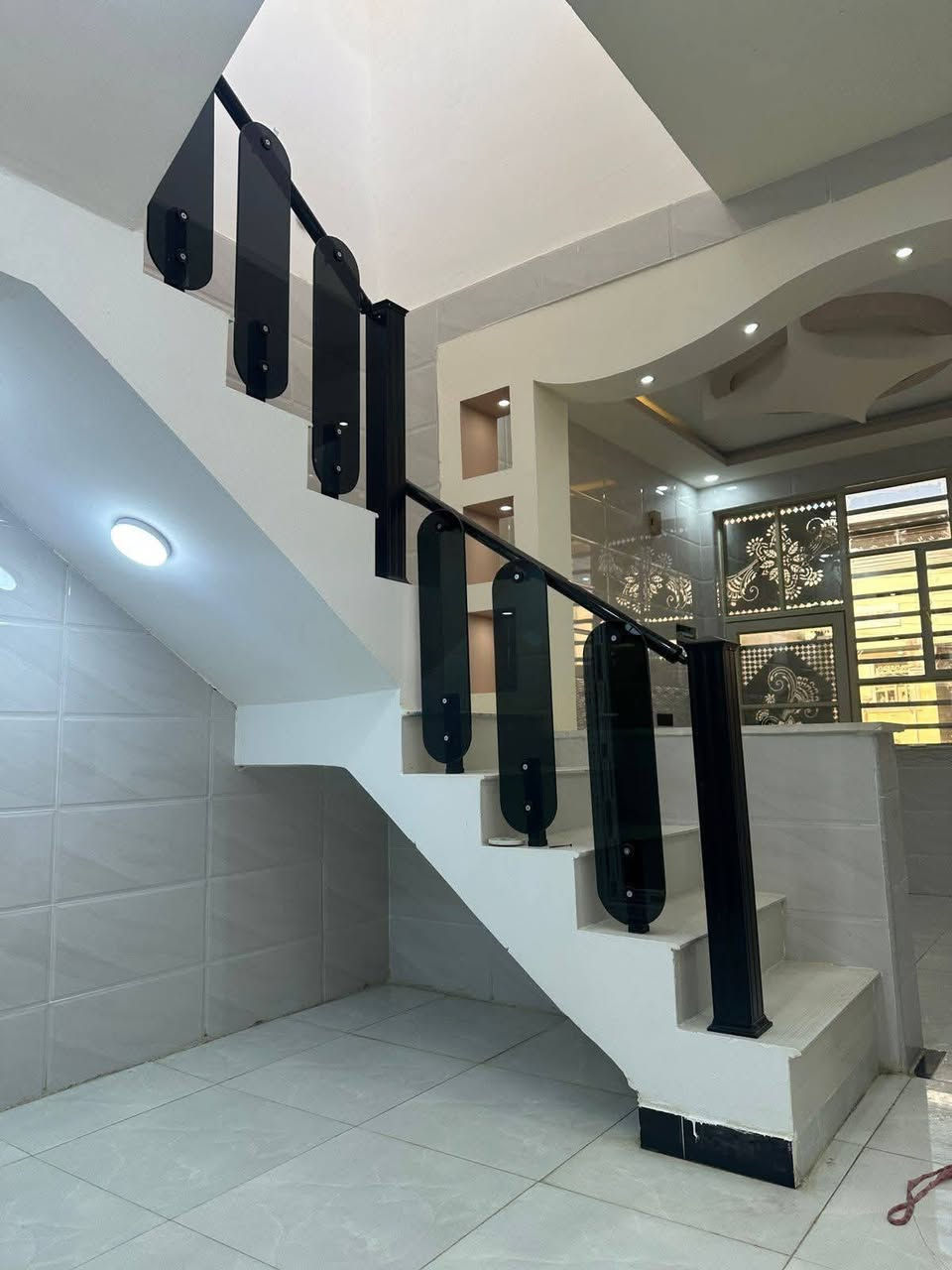 🏡دار للبيع🏡
المساحة: 150 متر مربع

✅ #طابو_زراعي_سند_25_أقرار_محكمه

السعر: 62 مليون  (مع المجال)

الموقع: النجف شارع الصب عمود 317 #أ

مواصفات البناء:

غرفتين نوم وصاله ومطبخ واستقبال حمامات داخليه وخارجيه وكراج 

بناء مرتب (أساس + سقف كونكريت + طابوك)

أرضية بورسلين أبو الـ 60

الخدمات:#بعد_عن_سوق_100م

ماء كهرباء مدارس سوق تبليط مولد

للاستفسار والاتصال:

***********
