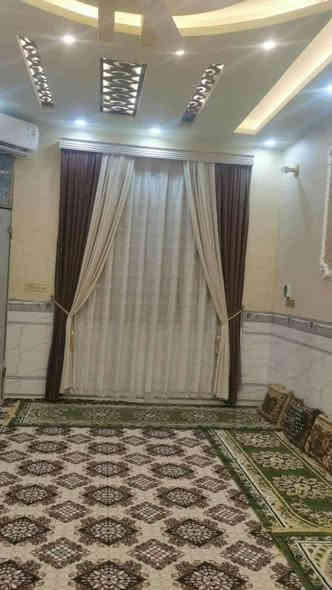 بيت للبيع المظلم الشارع الي وره قاضي عباس ٢٠٠ متر كامل من كلشي غرفتين ومطبخ وبراني وصاله وصحيات
***********
