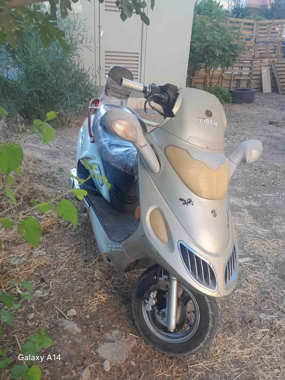 🏍️ بۆ فرۆشتنی خێرا
ماتۆرسکیل YIBEN 125 مۆدێل 2021
✅ ماتۆرەکە تەندروستە و ئامادەی بەکارهێنانە ✅ باطری نوێ ✅ لاستیکی دواوە نوێ ✅ سووتەمەنی کەم بەکاردەهێنێت
❌ بێ پلاک و بەڵگەنامە
💰 نرخ: 350,000 دینار عێراقی (کۆتایی)
📍 سلێمانی
📞 ***********1

🏍️ للبيع السريع
دراجة نارية YIBEN 125 موديل 2021
✅ المحرك بحالة جيدة وجاهز للاستخدام ✅ بطارية جديدة ✅ الإطار الخلفي جديد ✅ اقتصادية في استهلاك الوقود
❌ بدون لوحة وبدون أوراق
💰 السعر: 350,000 دينار عراقي (نهائي)
📍 السليمانية
📞 ***********1
