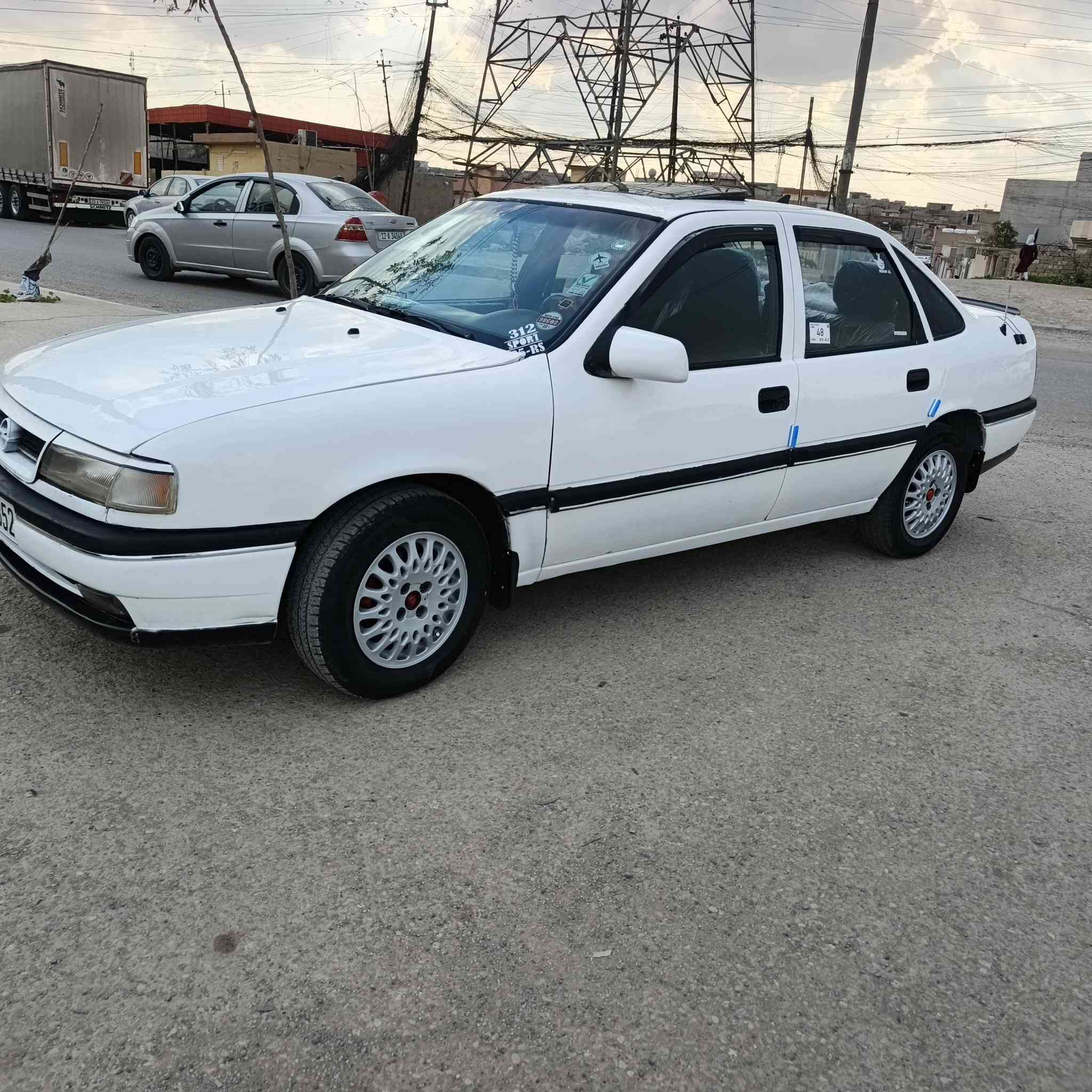 سياره جديده بشكل 
حجم 18 
موديل 1994
رقم دهوك مصطره شرط التحويل
جوم كهرب ك  
سياره بدون ضرر  كلها شرط 
السعر 48  
موصل الأيمن  حي تنك
***********
***********
