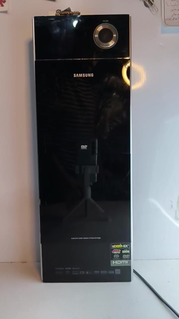 SAMSUNG 🇰🇷 (SLIM DVD CINEMA SYSTEM)
الجهاز شغال كامل لكن العدسة ضعيفة ماتقرأ والباب يفتح وينسد بس ينرادله دفعة بدون ريموت الازرار كلها شغالة 
بيه كم طخة مأشر عليها بالصور ما تضر شي 
الجهاز نضيف وسعره حلاوة طبعا 
فقط 25 الف ومتوفر توصيل لجميع انحاء العراق ✨
. 
. 
. 
النوع: مسرح منزلي (Home Theater)
النظام الصوتي: 2.1 قناة (سماعتين + صب ووفر)
القدرة الصوتية الكلية: حوالي 800 واط (PMPO) (القوة الفعلية أقل)
تصميم نحيف (Slim Design)
مشغل أقراص: DVD
يدعم:
DVD / DVD±R / DVD±RW
CD / CD-R / CD-RW
صيغ الفيديو:
AVI
MPEG
DivX
صيغ الصوت:
MP3
WMA
تقنية USB Direct Play (تشغيل مباشر من الفلاش)
دعم Dolby Digital
تحكم عن بعد (ريموت)
راديو FM


**إذا كنت صاحب هذا الإعلان وتريد حذفه لأي سبب، رجاءا أرسل رسالة إلى الدعم الفني**