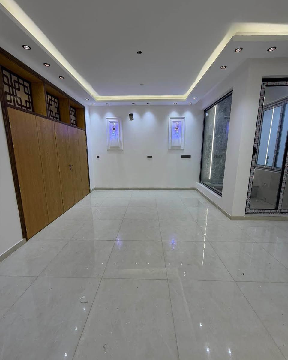 #دار_للبيع_طابو_زراعي 👇👇#استلام_مباشر

#الموقع // #حله_نادر_الثانيه_حي_الزيتون_الجديد

 #طابقين_بناء_حديث_درجه_اولى

#متوفر_كافه_الخدمات✅ ماء مجاري كهرباء تبليط عرض الشارع 10م اناره ليلية تحويل مباشر

#المساحه // 200 م واجهة 10 م ❌ نزال 20 م

#السعر // خاص

#التفاصيل ( استقبال + مطبخ حار وبارد + هول 

+ غرف نوم عدد 4 + مجمع صحيات عدد 3

+ منور عدد 2 + كراج سيارة )

——————————

للاستفسار اكثر مراسلة الصفحة او الاتصال 

 #علاء_الغرباوي  📞 ***********

او مراجعه المكتب 🏠#مكتب_روعة_اللقاء_للعقار 🏠

               🏗️ #مــوقع_المكتب🏗️

{ بابل/ حله نادر الاولى شارع الخدمي قرب سكله صدام } حلة, بابل
