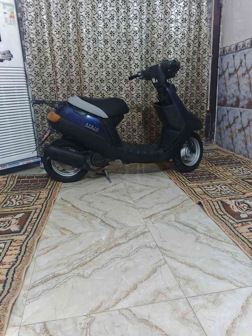 السلام عليكم  دراجه بطه موديل 99  كهربائياته كله شغاله سلف هندر ما مفتوحه سعر 350مكان كربلاء حي العامل الاتصال على رقم ***********
