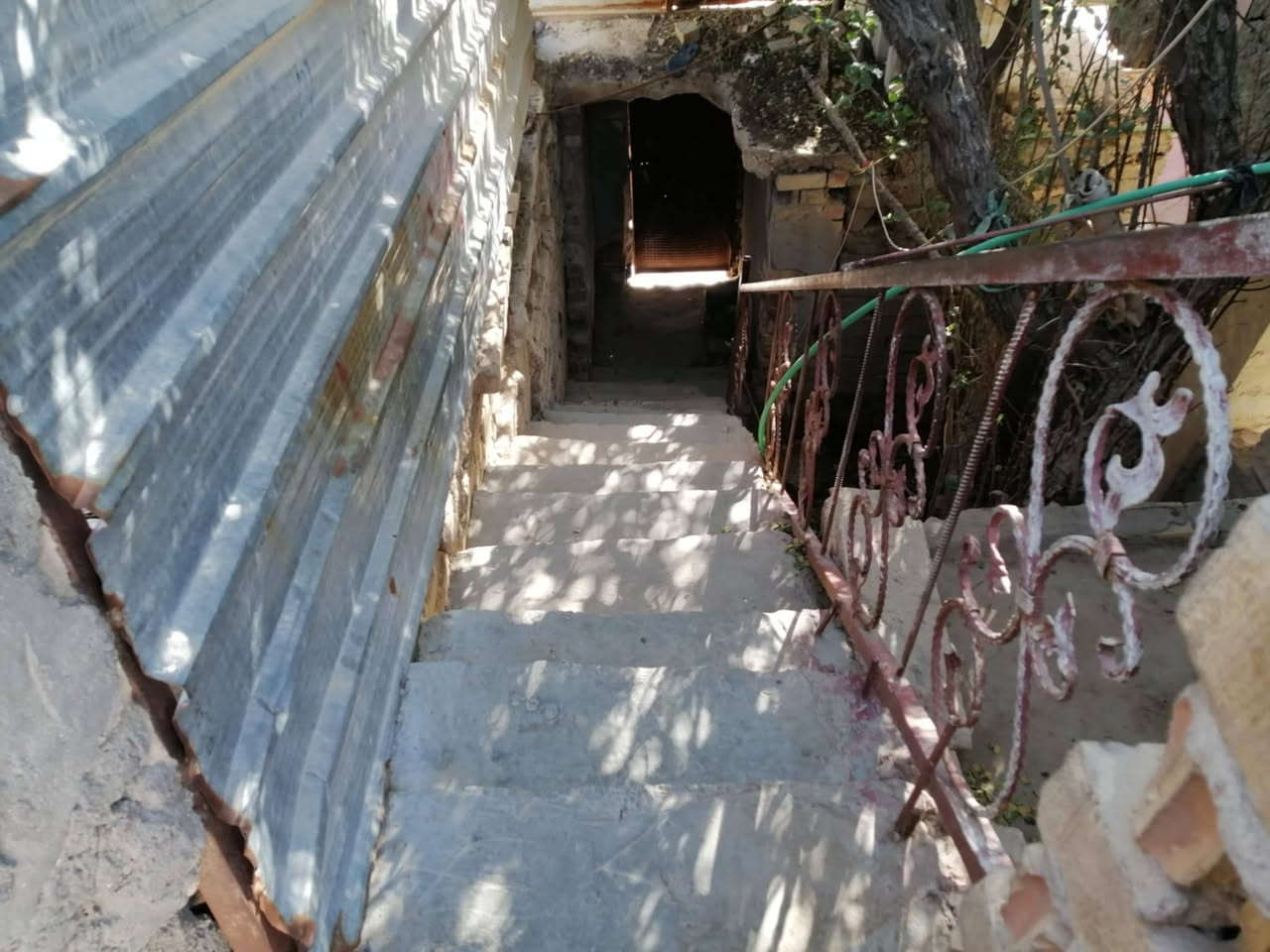 دار للبيع طابو صرف
حي الغدير قرب مجمع المدارس  ومدرسة القاهرة قرب المركز الصحي  الطابق الأرضي
2صاله 2 غرف اكبار مطبخ ديوانيه حمامات داخليه وخارجيه  +
الطابق الثاني شقه معزوله
غرفتين ومطبخ وصاله وساحه كبيرة وحمامات
المساحة 250 متر 
بناء  طابوق  كونكريت الأرضي الطابق الثاني ثرمستون عكادة
السعر  150 مليون


**إذا كنت صاحب هذا الإعلان وتريد حذفه لأي سبب، رجاءا أرسل رسالة إلى الدعم الفني**