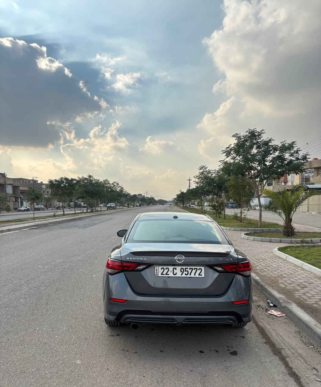 السلام و عليكم نيسان سنترا sr premium ٢٠٢٢ اعلى فئه بسنترا لون نفطي ماشيه ٣٩ الف ميل  سياره كاصها اني واول مالك الها بالعراق حادثها جاملغ خلفي وباب خلف سايق مواصفاتها رادار تفاعلي امامي وخلفي وجانبي ٣٦٠ درجه و 5 كامرات وتوقف ذاتي امامي وخلفي و تدفئ كشن و كراسي الاماميه و فتحه سقف ولايت عدسات اوتو وبعد بيها مواصفات حلوه وتخم تايرات جديده من تاير مول موديل٢٠٢٥
مكاني بغداد حي جهاد 
للاستفسار ***********
