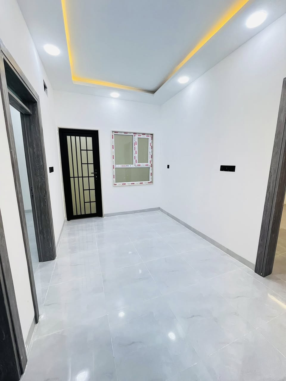 دار للبيع في حي الملايين الاولى مساحة 120 م واجهة 9 الطابق الاول / غرفة نوم + هول + استقبال + مطبخ + صحيات
الطابق الثاني / ثلاث غرف نوم + هول + صحيات + بيتونة
نظام البيت / دكتات + كاميرات + سبالت 
جنس الارض زراعي بستان ملك صرف 
للاستفسار / ***********
