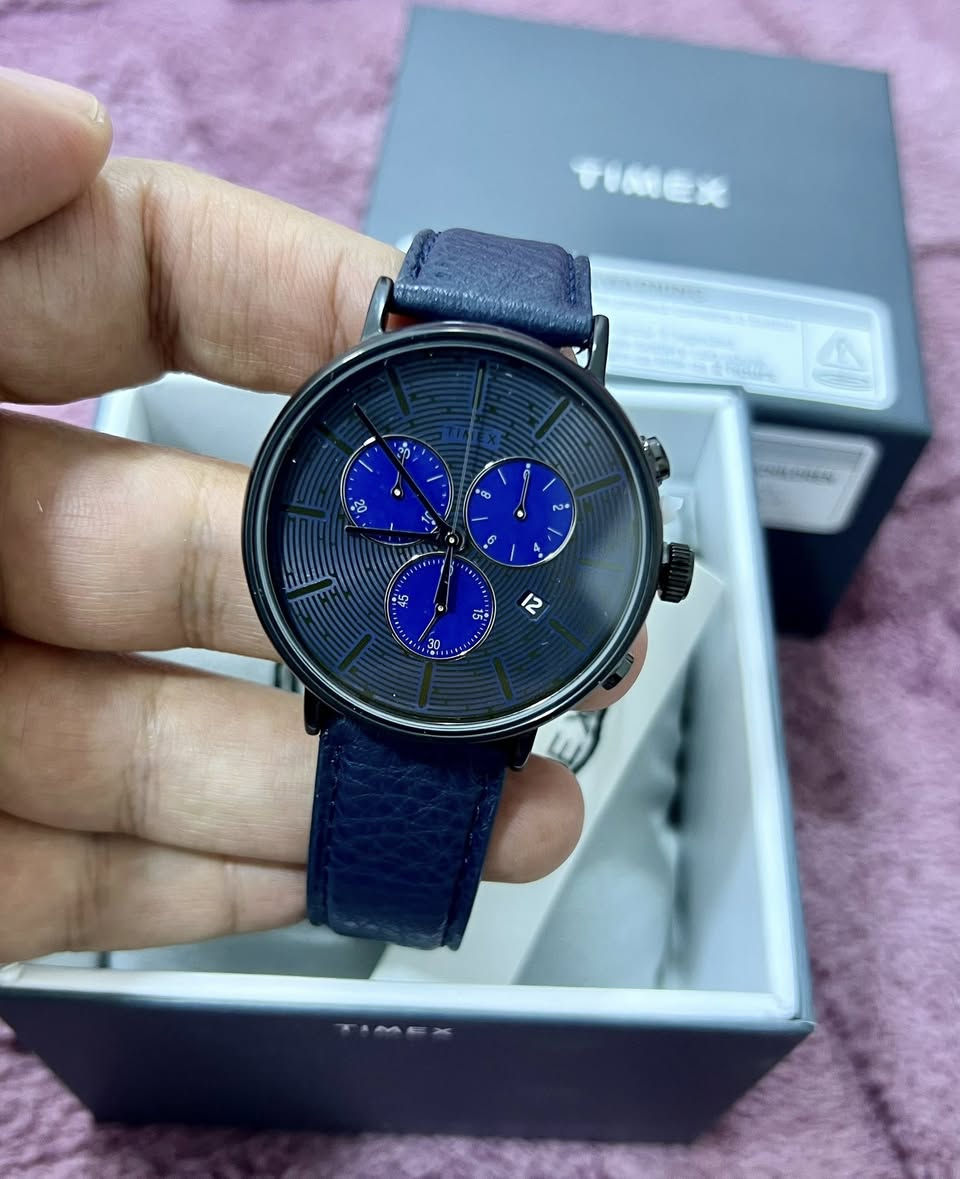 ⌚ ساعة Timex أصلية – تصميم أنيق قطر ٤١ ⌚

🔹 الماركة: TIMEX
🔹 الحركة: كوارتز (بطارية)
🔹 الموديل: كرونوغراف (3 عدادات)
🔹 لون المينا: أسود ع نيلي غامق مع عدادات زرقاء
🔹 السوار: جلد طبيعي أزرق أنيق
🔹 هيكل الساعة: معدن بلون أسود

✨ ساعة عملية وأنيقة، مناسبة للاستخدام اليومي والرسمي
✨ ماركة عالمية معروفة بالجودة والاعتمادية

📍 السعر: 150 الف
📞 للتواصل: خاص او واتس اب
***********
