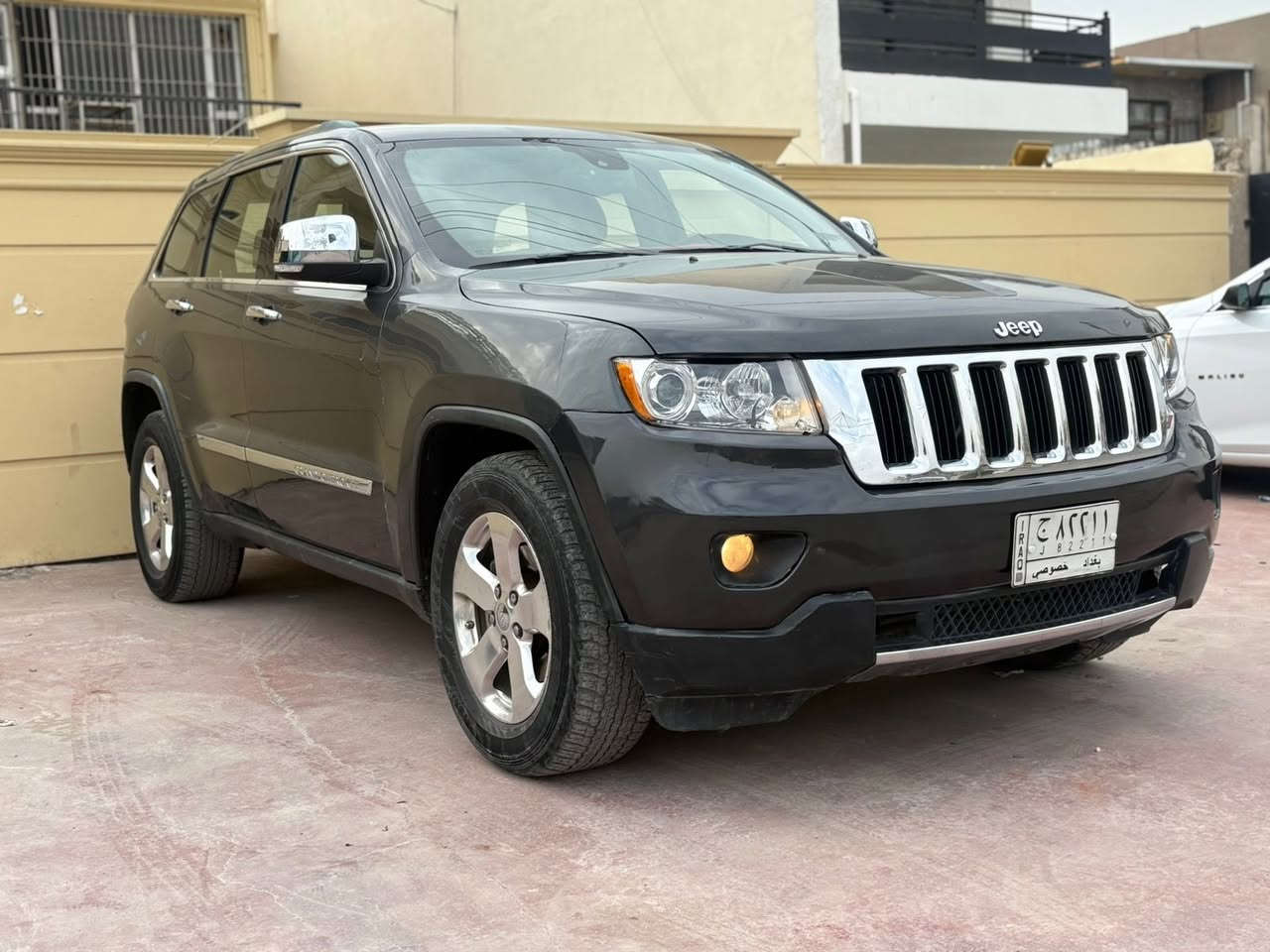 جيب2011 اوڤر لاند اعلى فئه (ام الرادار )
فول 1/1 كلين تايتل السياره بيها بس جاملغ اثر شخوط 

السعر....143 مجال بيها مجال
بصمه دبل تشغيل بصمه ابواب تشغيل عن بعد 
رقم بغداد الدولي تحويل ثاني يوم
 كشنات اماميه كهرباء خزن ميموري تدفئه الكشنات تبريد كله شرط بلاد تحكم استيرن وكهرباء حساسات كله شغال مرايات جانبيه هيتر وتعتيم واشاير مري قلاب مع بك
شاشه كبير قلاب بانوراما ويل 20 
محرك 6 سلندر /3600
دمام خلفي و 9 سماعات  4X4
نظام نزول منحدرات مانع انزلاق طين وثلج وسبورت طرق وعره  
جام الامامي اوتو  لايت زنون عدسه / مكان السياره بغداد 
اتصال ***********
