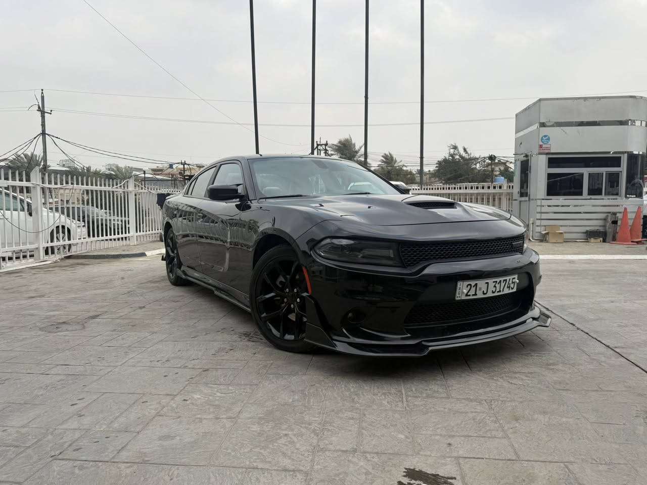 جارجر ٢٠٢١ GT بلاد حادثها جانبي بابين مبدلات وجاملغ خلفي صبغ 
السيارة جديدة كامله بدون نواقص بجم كبس ماشية ٦٥ الف ميل 
السعر ٢١٩٠٠$
مكانها اليرموك
***********
