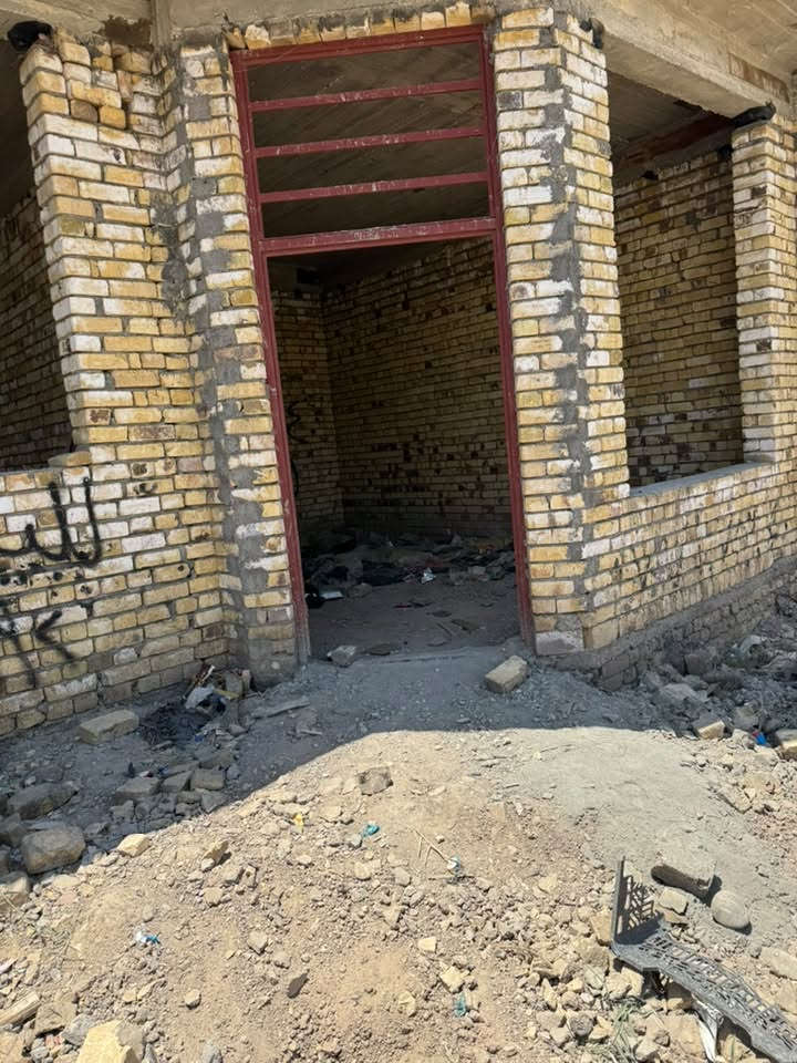 سلام عليكم 
هيكل للبيع ٢٠٠ م خلف اسواق العتابي شارعه مصبوب يبعد عن شارع العام ١٠٠ م استفسار ***********
@الكل
