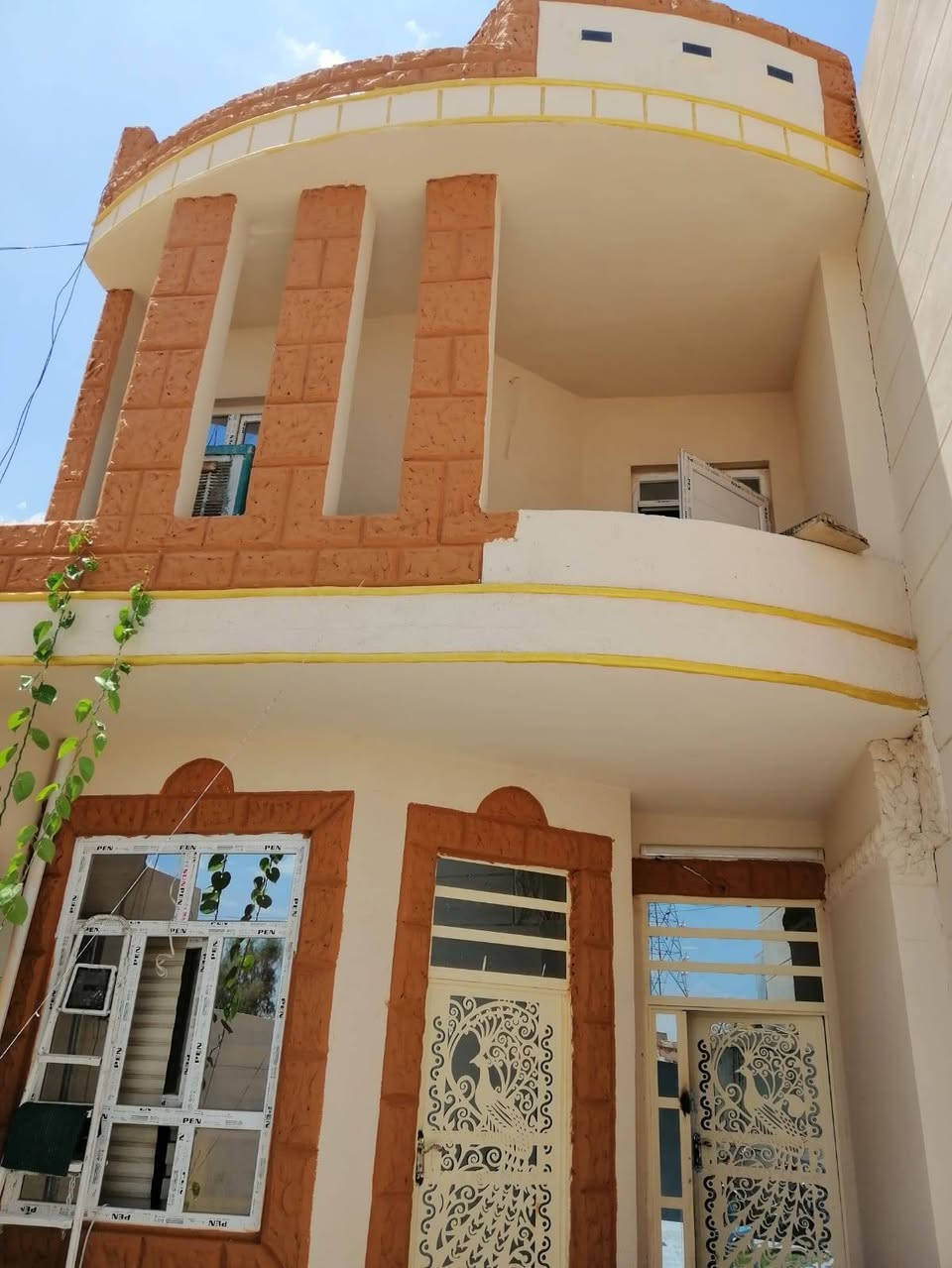 دار للبيع او الإيجار.
حي الديوم خلف الزوبعي بفرعين مقابل أسوأق التنين ١٤ الف ٤ غرف نوم طابقين ١٥٠ متر ٥ ب٣٠ شارع عريض أكثر من ١٥ مطبك شتايكر شغل جناي علئ حديقة وجاهزة الحديقه ومسيجة ومزروعه ب٨٥ وبيه مجال 
او إيجار ب٣٠٠ من الاخير ***********
