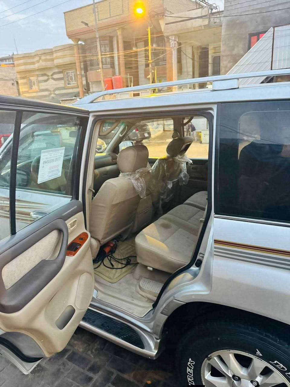 السلام عليكم ورحمه الله وبركاته لاندكروزر موديل 2006 جاهزة من كلشي بيهة صبغ شوية بتكم ووجه للقمارة مكينة 6سلندر  كير اوتو دبل تانكي فتحة سقف تبريد جديد بيهة كتاب مزاد وقرص السعر 100ورقة وبيهة مجال بسيط الشراي مكاني بصرة قرب ساحة سعد 
الشراي يتصل ***********
*********** البصرة, العراق
