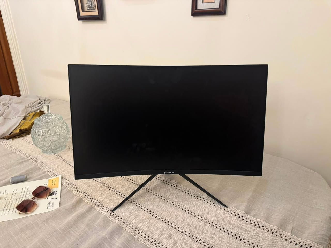 Avetron 

Panel Size: 27"

Panel Type: VA Panel

Viewing Angles: H: 178° / V: 178°

Colour Gamut: 85% (typ.)

Resolution: 2560×1440

Brightness: Up to 300 cd/m²

Contrast Ratio: 5000:1

Refresh Rate: Up to 180Hz

Response Time: 3ms

G-Sync Compatible: For NVIDIA graphic cards

Freesync Support: For AMD graphic cards

DP Interface: 2x DP 1.4 (Up to 2560×1440@180Hz)

HDMI Interface: 2x HDMI 2.1 (Up to 2560×1440@144Hz)

USB Interface: 1x USB 2.0
Earphone Interface: 1x 3.5mm

الشاشة ماخذها من النبع
مستعملة قليل و نظيفة بدون اي خلل او شخوط
السعر 200 الف قفل بدون عملة
مكاني بغداد المنصور


**إذا كنت صاحب هذا الإعلان وتريد حذفه لأي سبب، رجاءا أرسل رسالة إلى الدعم الفني**