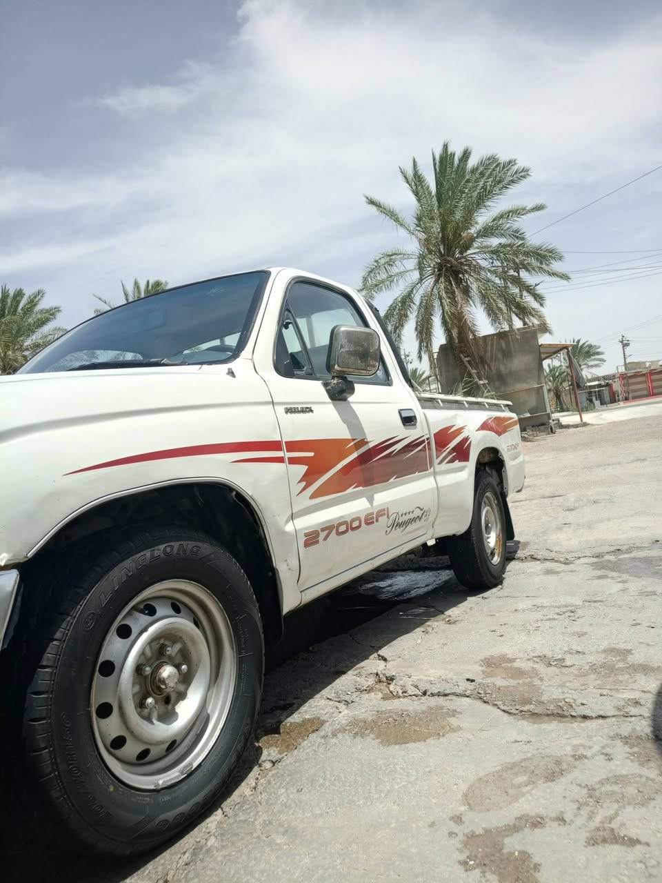 السلام عليكم تيوته جمره 2002 نضيفه وجاهزه من كلشي تبريد شغال حداده جاهزه تخم تايرات جدد بيها ضربه بالبجم متأذي بي العرضانيه مال الشاصي السعر 80 وبيها ومجال حك الجيه سنويه لل2031 رقم بابل رقم التواصل ***********
