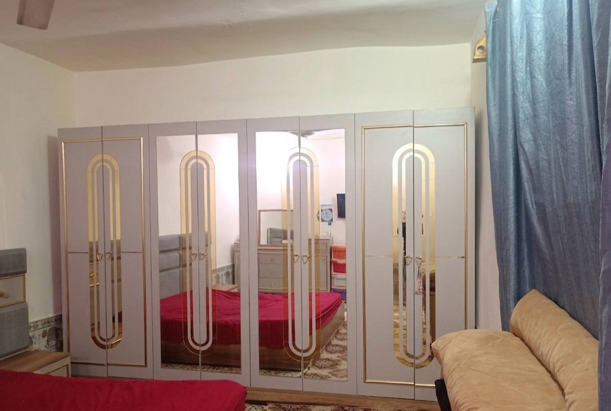 العنوان: غرفة نوم تركية مودرن (نظافة 100%) للبيع في كربلاء
​التفاصيل:
للبيع غرفة نوم تصميم تركي حديث، ألوان هادئة (بيجي ورمادي) مع لمسات ذهبية راقية. الغرفة بحالة ممتازة جداً وكأنها جديدة، وما بيها أي شخط أو نقص.
​مكونات الغرفة: كنتور (6 أبواب) مع مرايا داخلية، سرير مرتب، ميز تواليت كبير، كومدينيات عدد 2، بالإضافة إلى ميز (بوف) إضافي.
​الحالة: نظيفة جداً من الداخل والخارج، واستخدام حشمة.
​الموقع: كربلاء المقدسة.
​السعر: [ خاص ] (بيها مجال بسيط للشراي الطيب).
​للاستفسار أو المعاينة، يرجى المراسلة على الخاص


**إذا كنت صاحب هذا الإعلان وتريد حذفه لأي سبب، رجاءا أرسل رسالة إلى الدعم الفني**