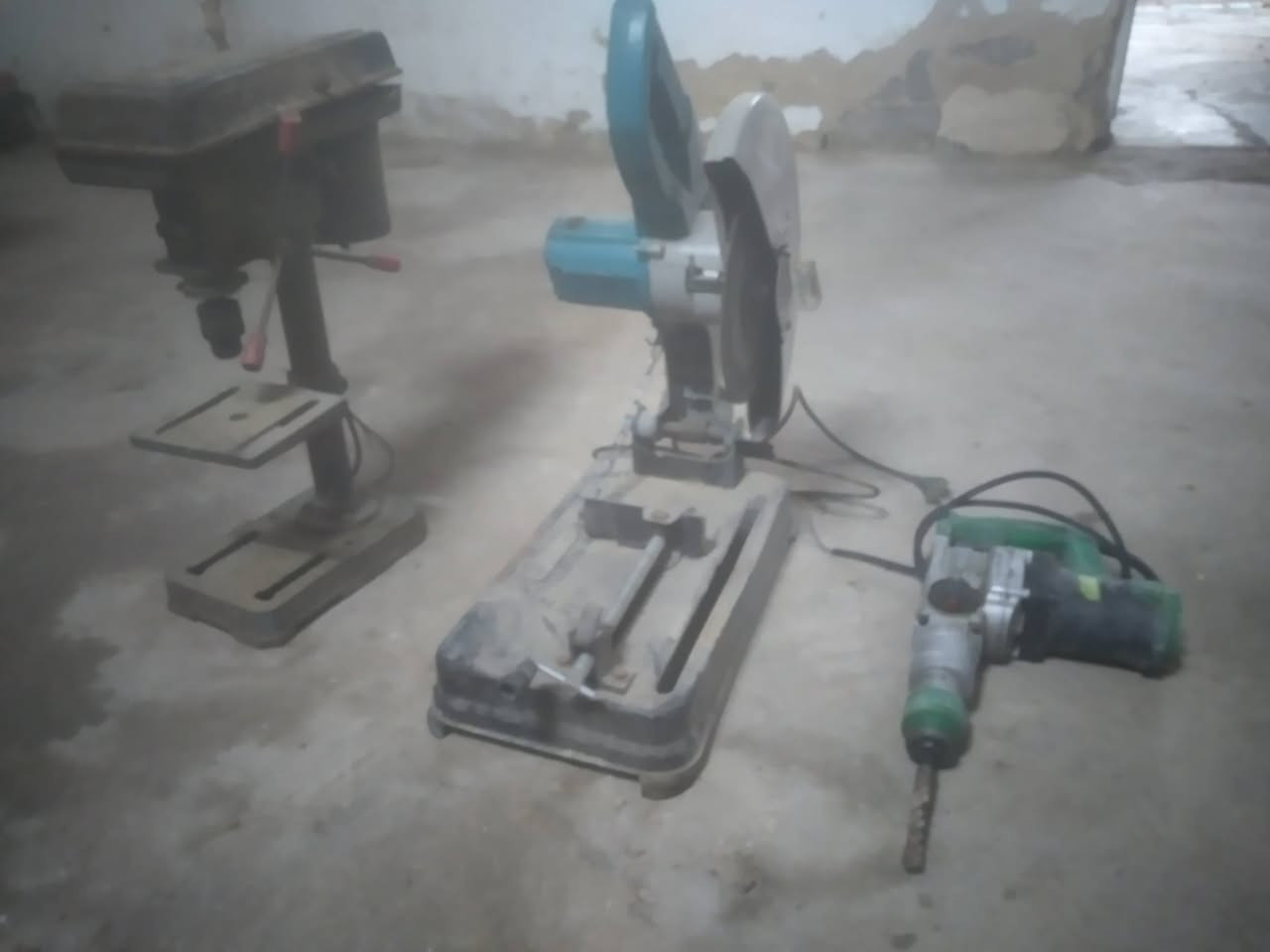 السلام عليكم
للبيع مزرف عامودي
وكتر 
ودريل همر 
شغالات بسعر مناسب 
مكاني بغداد منطقة الشعله


**إذا كنت صاحب هذا الإعلان وتريد حذفه لأي سبب، رجاءا أرسل رسالة إلى الدعم الفني**