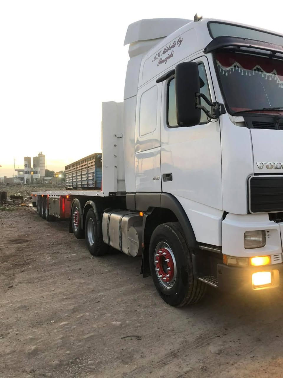 السلام عليكم فولفو للبيع 2001 رقم اربيل حجم المحرك 420 راسه عربانه 13 60 طول تبريد ثلاث دنانير عنوان دوز رقم الهاتف ***********
