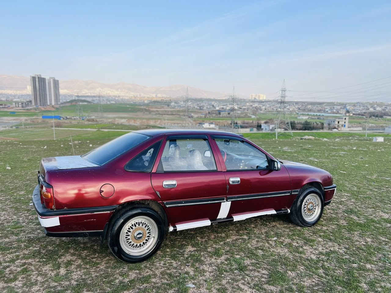 سه ره تا به ناوي خوا ماشه لا له مالي هه موو لايه ك
ئه م سه ياره بوو فروشتن 
((نرخ24 معامه له)))
 ئوپل ڤيكترا موديل1990ئارم پلاستيك سليمانيه   به شه رتي ئارموو ئه وه لياتت و موس و براوه ش به شه رتت 
مه كينه 20 گير عاديه به شه رتي گيرو مه كينه هه لمي ده مي نيه
كاره باهي هه موو گياني ئيش دكات  سيدي و هه موو شتيك مزبوته  
كامل گيچه كاني مه زبوته 
تاقم تايه و ويلي لوك لوكي BBSله ژيردايه 
قفل مه ركه زيشه كامل جوانكاري بوو كراوه ناوي سياره كه له ده ري زور جوانتره
سه ياره كي تا بليت توندوو توله مالي دوسته     
***********
***********
