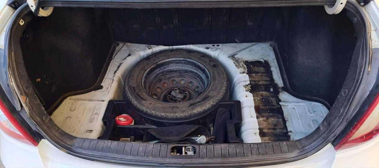 للبيع
 أكسنت دبدوب لون أبيض  موديل 2010
ضررها خشم البوند وشبر من الجاملغ اليمين وبيها تقليمات بسيطة اثر شخوط  مكينه 16 cvvt اصلي شرط
كير اوتوماتيك شرط
تبريد شغال شرط ثلج
طخم أمبدل بالكامل
باتري جديد
منظومة بانزين أمبدلة بالكامل
كوبون بنزين معاها
رقم سنويه وهزه جديدة
سياره رقم كركوك 25 بأسمي وتتحول بالموصل 
سياره جاهزه بدون أي مصرف 
السعر 87 وبيها مجال حگ الجيه
الاتصال على الارقام 
***********
***********
