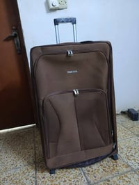 جنط 2 للبيع جديدات ما مستخدمات بعدهن بعلامتهم سعر الوحده 35 0770587207...