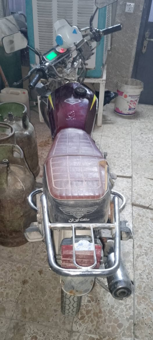 ‏السلام عليكم 
‏
‏ايراني سيفان  ٢٠٢١ 
‏الدراجة أوراقهة ضايعة 
‏دراجة باتريهة جديد تايراتهة جدد 
‏داجة مال بيت على كد الدوام وارجع بيهة 
‏دراجة مناقهصة شي خير من الله 
‏نقصه ستاند تعليم واشاير خلفيه 
‏السعر ٤٥٠. وبيهة مجال 
‏مكاني الحرية البستان 
‏رقمي ***********
