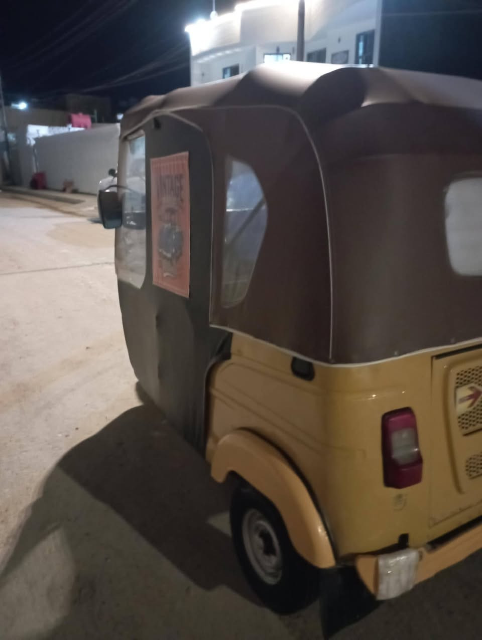 سلام عليكم شباب تكتك مديل 21 داخله ب20مكتوب بلوراق 20 تكتك نضيفه مثل ما اموضح بلصوره بس اشويه خياس وره بلباب مكينه امجفته مره وحده شركه تكتك ما نقصه كلشي مال شغل اللسعر 6و200بيه مجال حك اللجيه اني مكلف بلنشر اللرقم ***********
