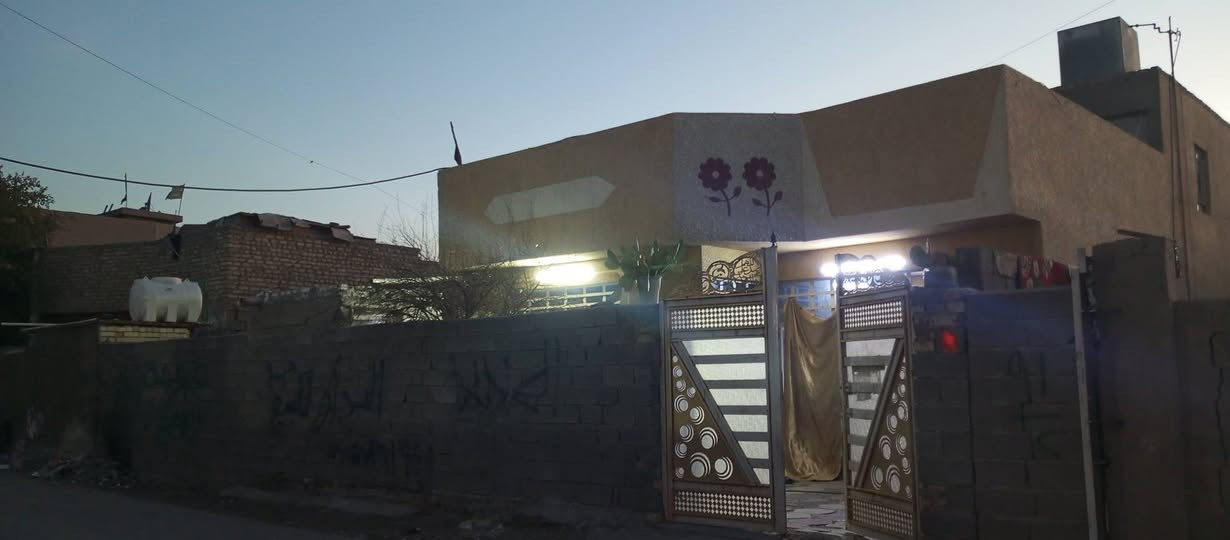 ***********دار للبيع المساحه تقيربن 585 الواجه15/ النزال 39 حي طارق القديم فرع ساحة اكريدي
