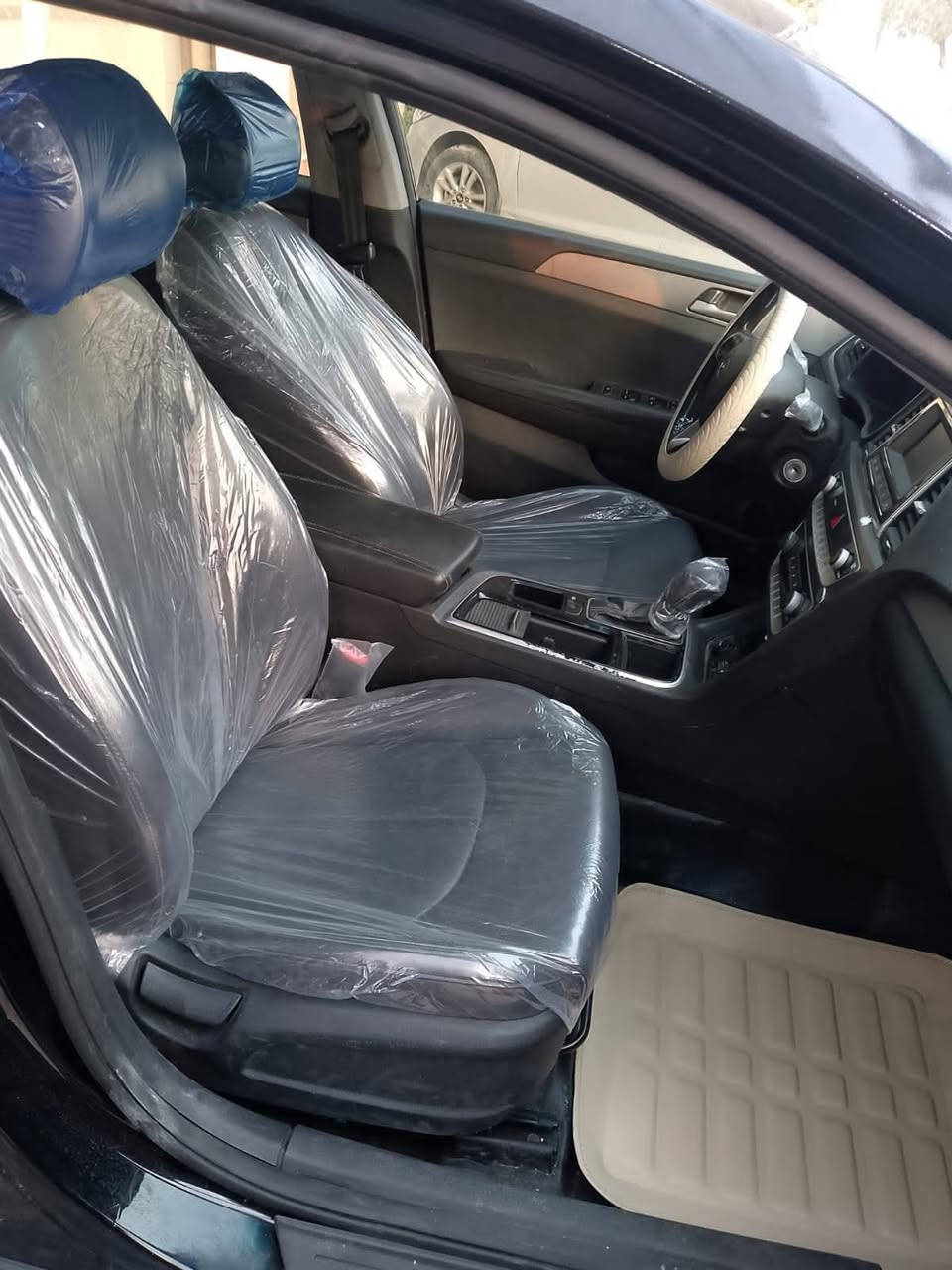 السلام عليكم
أدوات كص جنطه

سوناتا ١٨ وارد كوري اصل غاز

سياره جاهزه على آخر حبايه

السعر ٦٣ وبيها مجال قليل

***********
