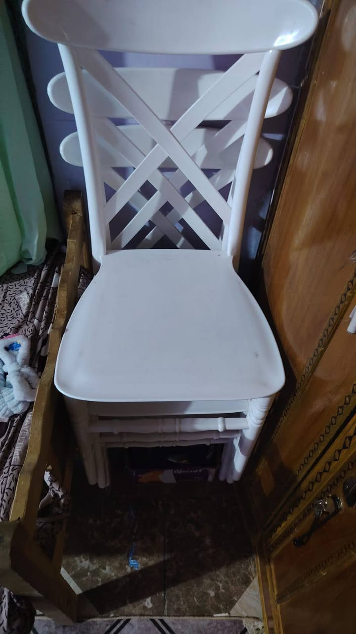 للبيع ميز 120×60 مع 4 مقاعد العنوان بغداد الغدير 
***********
