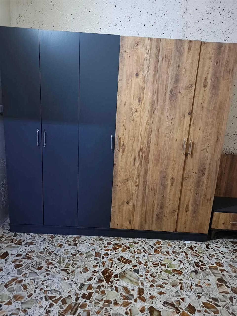 للبيع مستعجل
السعر 200 قفل 
المكان الشعلة
4 قطع سرير واحد ابو النفر + دوشك
رقم *********** متوفر واتساب
