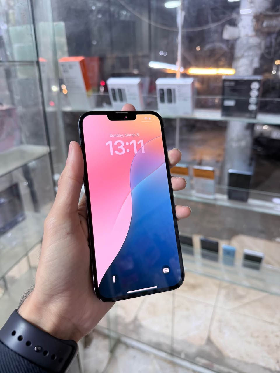 ئایفۆن 13 پڕۆ ماکس 128 گێگا یەک سیم
شتێکی جوان و بێ کێشە زەمانی کۆمپیتەر و هەوا
 پاتری 89 تەنها یەک تۆز ووردە 
شوختی بچوکی جامی هەیە نرخی 399 دۆلار
گەیاندن هەیە ناونیشان هەولێر قەڵاتی نوێ
مۆبایلی هاوکار ژمارە مۆبایل 📱*********** أربيل, العراق
