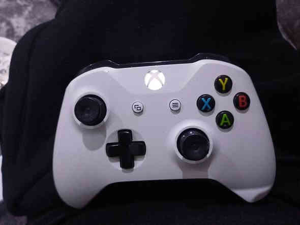 سلام عليكم  عندي Xbox One S واحد تيرابيت مع مسكتين مشتري جديد اريد ابيع يان  ارواس
Xbox  360   بس ينطيني فوكاها  مكاني اربيل  الجهاز نضيف كلش ومشترك في جديد صار ٥ تيام مشترك شهرين  تواصل خاص وواتس ***********
