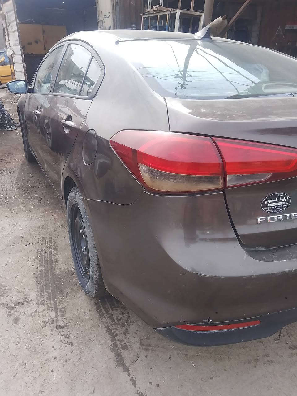 السلام عليكم فورتي امريكيه موديل ٢٠١٧
مكينه دوش ٢٠٠ كير مكينه خير من الله 
حادثهه من امريكيه جاملغ امامي وباب وتكمه
بدون كص بس تعديل وصبغ بل قماره نصهه 
السياره جاهزه بيهه نقص شغلات قليله ابيع 
هل موجود شرعيات واصوليات كامله 
السعر ٨٣ورقه وبيهه مجال بصيط حك جيتك
مكان السياره بغداد الشعب شارع صحه قرب 
مثلجات تفاحه .....
***********
