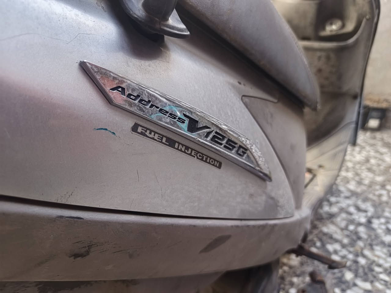 السلام عليكم الدراجه متروكه 
ابيع كوم حديد ***********
اوصلكياهه الباب البيت
