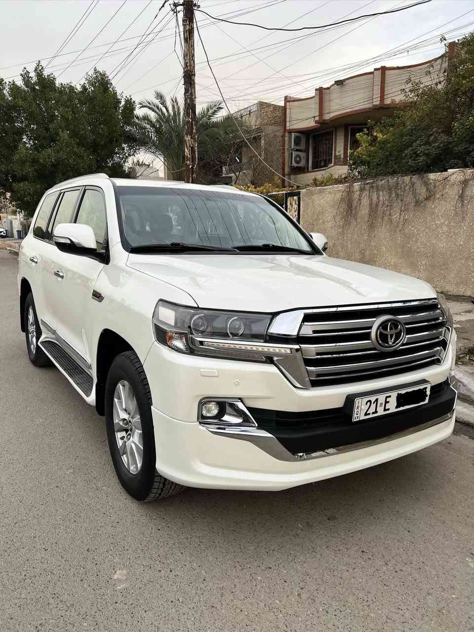 لاندكروز2017
فطيم وايت ديشن مكفول 
فقط بارد قليل سونار موجود 
رقم سليمانية باسمي جديد 
هزة جديدة 
شرط تحويل مباشر 
فول مواصفات 
داخل جديد 
بصمة 
فتحة
حساسات 
زراكات 
شاشات خلفية 
شاشة امامي 
فور ويل  
كرسي كهربائي 
ماوسات.  عدد 2
مثبت منحدرات 
لايتات زنون بلادي 
وبعد بيها مواصفات هواي 
ماشية 150الف 
بغداد. بلديات 
سعرها 450$
***********
