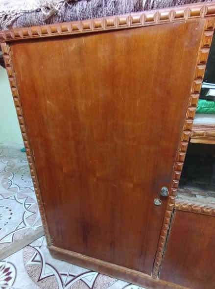 بوفيه نضيفه وحلوه للبيع مستعجل عله بيعهة سعرهة 140 بيهة مجال للطيبين اذا تريدهة خابرني عله رقمي او دز بتعليقات اطبلك خاص وتددللون موجود واتساب :***********
