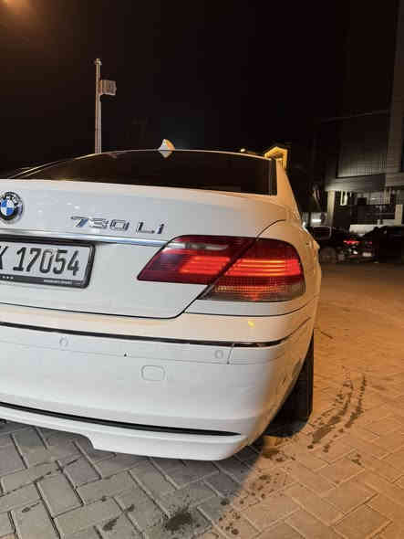 Bmw 730 Li 2008 | بي ام دبليو باخره ٢٠٠٨  
نزلت السعر لان مستعجل على البيعة 

السيارة جديدة كلش وكلشي بيها شغال على ايدي 
تصلحيها وغراضها كلها بلادية بدون زلغ واير 
وكلشي مبدل بيها جواها تخم تاير جديد مشلن اصلي 
وصدر امامي وخلفي كلة جديد بلادي مو صيني ولاتركي 

🟢سلايد روف طكتين شغال كهراء ويضا بي برده كهرباء
🟢بردات خلفيه عدد 5كهرباء وكلها شغالات 100/100
🟢كشنات جلد كهربائي 
🟢شاشت اعطال وبيها شاشه كبيره تحكم بل موس 
🟢اوكس بلادي بيها شغال وبيها سستم صوت كامل 
🟢ثلاجه ابواب شفط كلهن شغالات 
🟢مري جانبيه كهرباء وبيها هيترات ضباب وهيه شفط رادار امامي 
🟢لايت زنون 
🟢جنطه الخلفيه كهرباء وايضا شفط بيها شغال كله 
🟢تحكم ستيرن وستيرن كهرباء وبي ارباك كله شغال 
🟢كروز سرعه قفل سرعه يقفل من سرعه 20 وفوك 
🟢لايتات اوتو تشتغل من اضلم الدنيه اوتماتيك 
🟢اشاير بل مري وبيها اشاير بل جاملغات كلها شغاله 
🟢ويل كب اصلي مال الشركه  

السيارة مابيها صبغ انضربت عندي جاملغ وبنيد وبدلتهن تبديل بدون صبغ بدلت الجاملغ والبنيد من سيارة مطابق اللون مالتها بدون دواخل بدون شاصي ولا لغد الضربة سطحية كرد من فوك 

ماتصرف عليها دينار السيارة كاملة من كل النواحي مكينه وكير بالكفالة هن البلاديات نفسهن لامفتوحات ولامبدلات 

نزلت السعر لان مستعجل على البيع وماكو اختها بهالنضافة وهالسعر 
145 ورقة 

*********** 
السيارة بسمي هزة وسنوية جديدة 
مكاني بغداد السيدية
