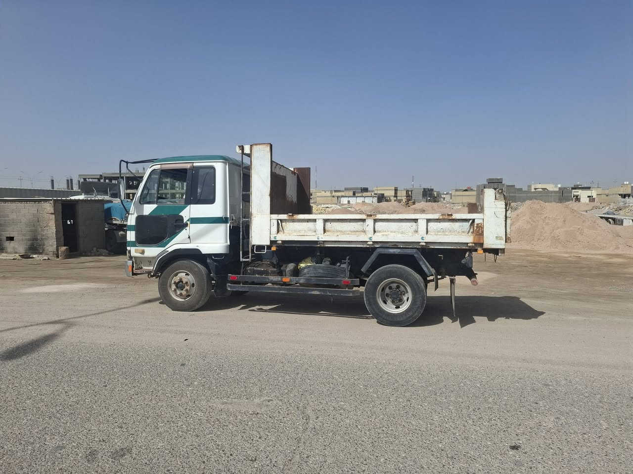 نيسان قلاب ابلاد مديل 19991 السعر 165 رقم موبايل *********** مكاني سماوه
