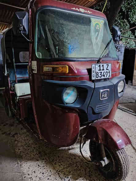 السلام عليكم تكتك مرقم لبيع موديل 2019 شهر 2 نضيفه مصبوغه لون ماروني السعر 5  و بيه مجال مكاني بغداد سبع البور بيه دوس الي بل صفحه ما معمره ***********
