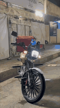 سونك للبيع
موديل 24

محرك ما مفتوح بس مفيلس على ايدي

جاهز من كلشي بلوجكترات +جنطه مال دللفري

ماطور بلادي محرك 200 سيسي 
بي ورقه منفيس ورقه تصريح مال كمرك بس

مكانه الرمادي الخالديه
متواجد واتساب وذا تيد دك عليه ماسنجر ما متواجد حيل

*********** السعر 700 وبي مجال بصيط
