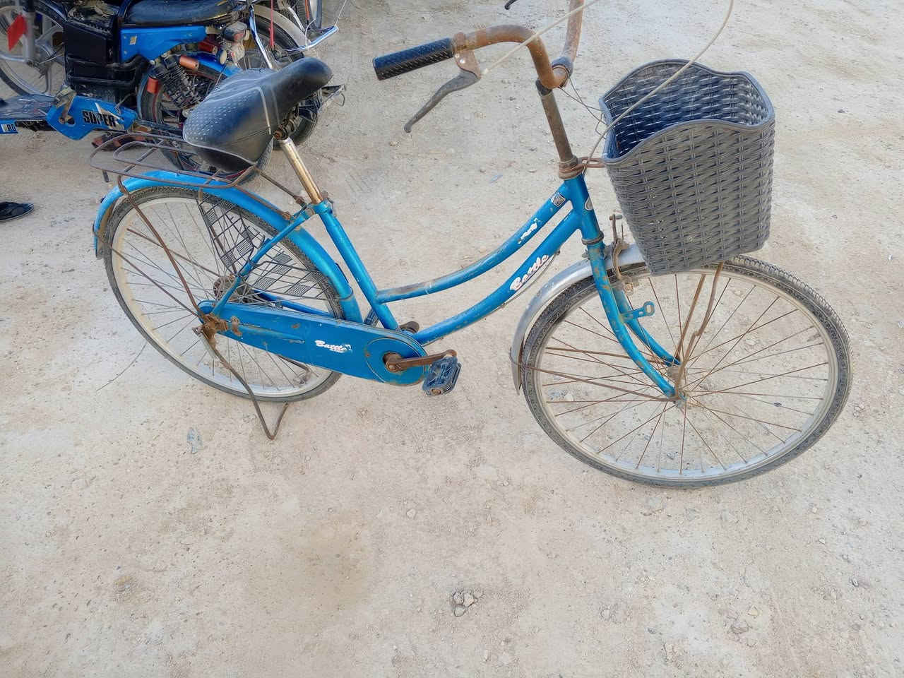 السلام عليكم بايسكلات للبيع شغالات تايرات جدد سعر مناسب الشراي المراسله خاص او الاتصال على***********.وشكرا
