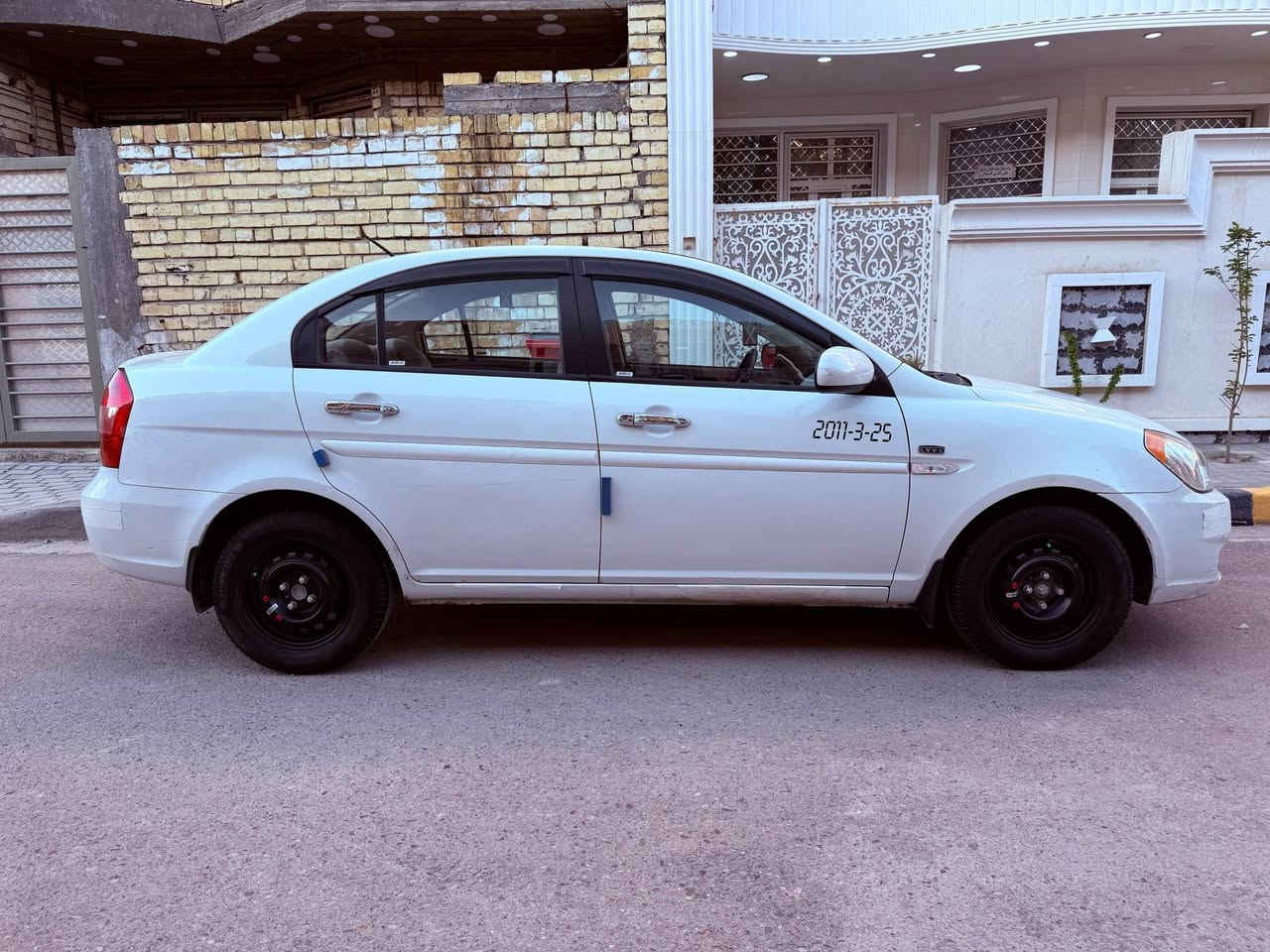 اكسنت ٢٠١١ الشركه العامه مكفوله من الصبغ بس بارد بالباب الخلفي والامامي  فقط محرك ١٦٠٠ محرك وكير وحداديه وتبريد وتخم تاير كله مكفول ماشيه ١٠٠ السعر ٩٣ وبيه مجال الاتصال ***********
