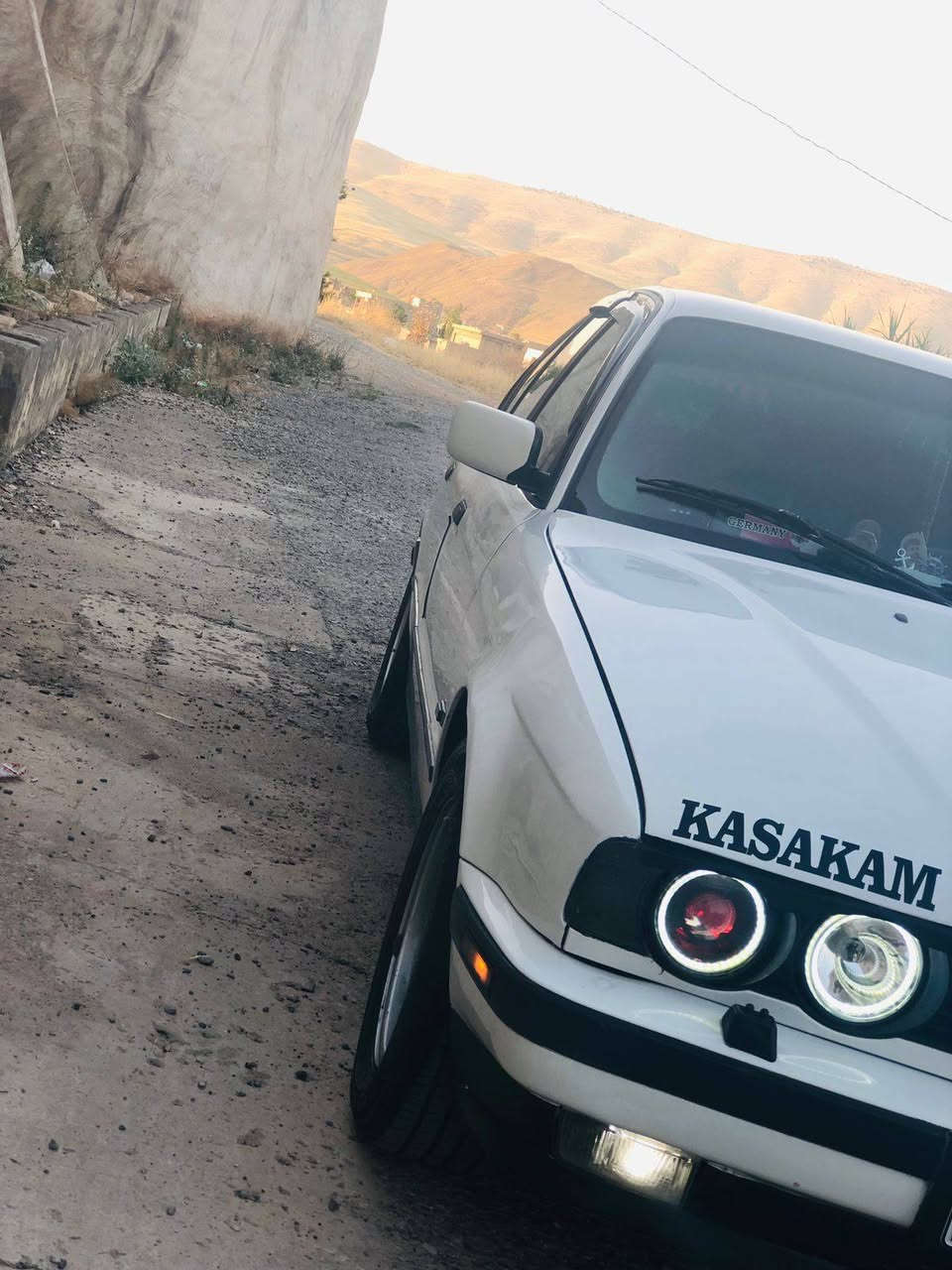 بی ئێم مۆدیل 93  فول  قەپات  
تەعدیل سوڕعە
دەبل چەکمەجە 
لایت ئەڵقە 
تەبرید سارد و گەرم 
تەبرید مەرکەزی 
گێچ ئەڵقە 
دوگمەی Sو  بەفر 
چوار جام کارەبا 
 دەبڵ  پەڕەشوت 
نمونە لەجوانی  نوقوستانی  لەگیانی نیە 
دەعامی بۆدەعامی  بەشەرت  
ناو قەیسی  
ڤۆڕمیگا 

***********
